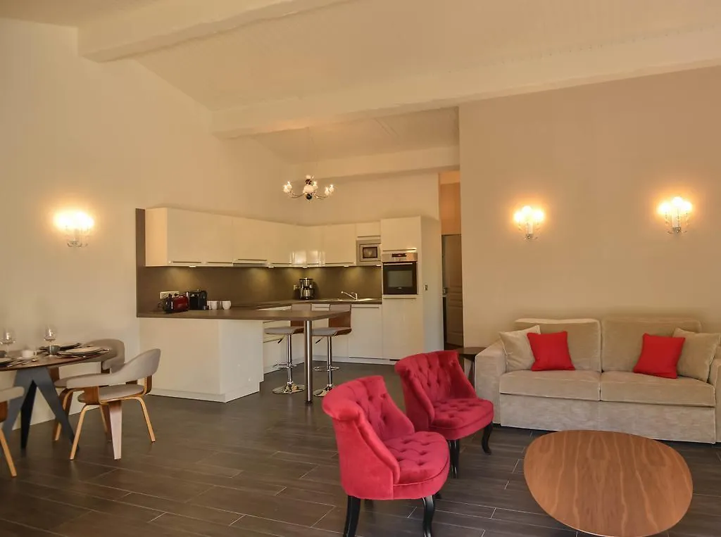 Mazet Anais Vila Cannes